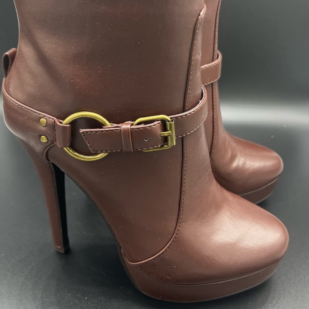 6.5 Brown Charles David ankle boots